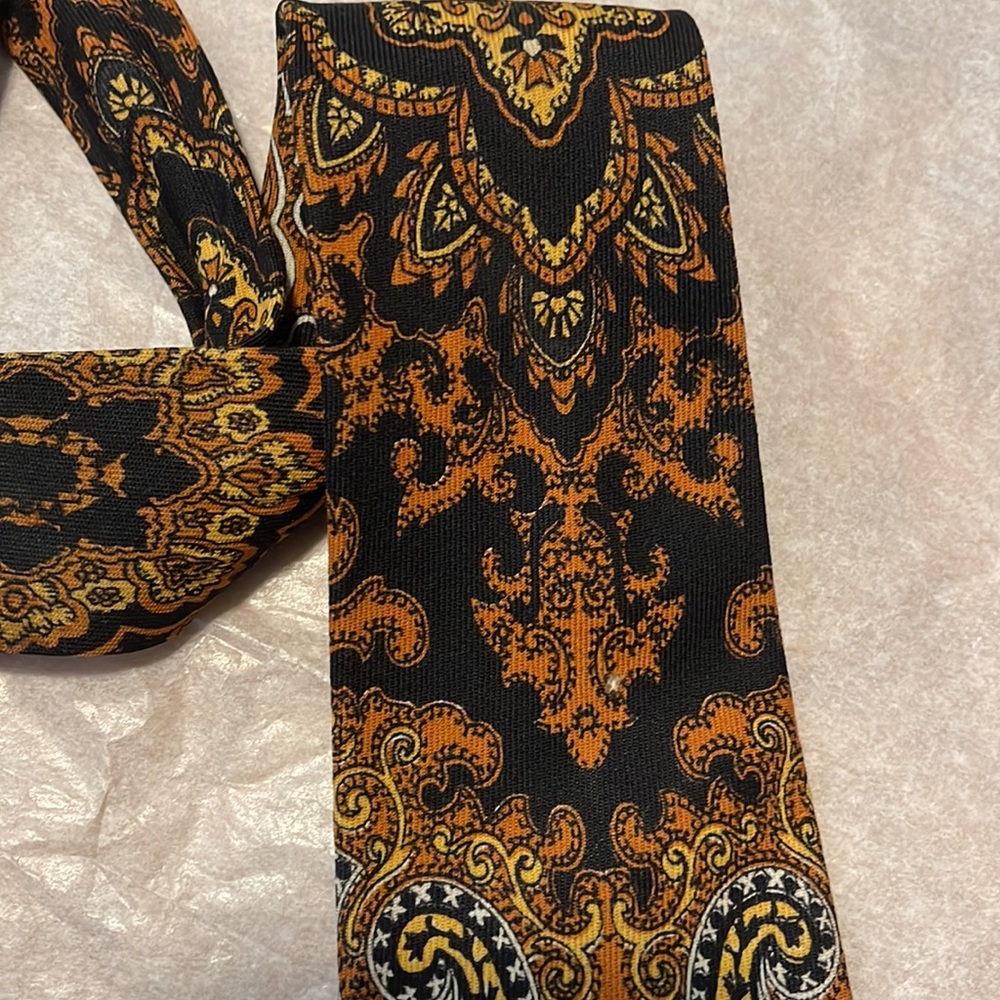 Used tie - Picture 5 of 8